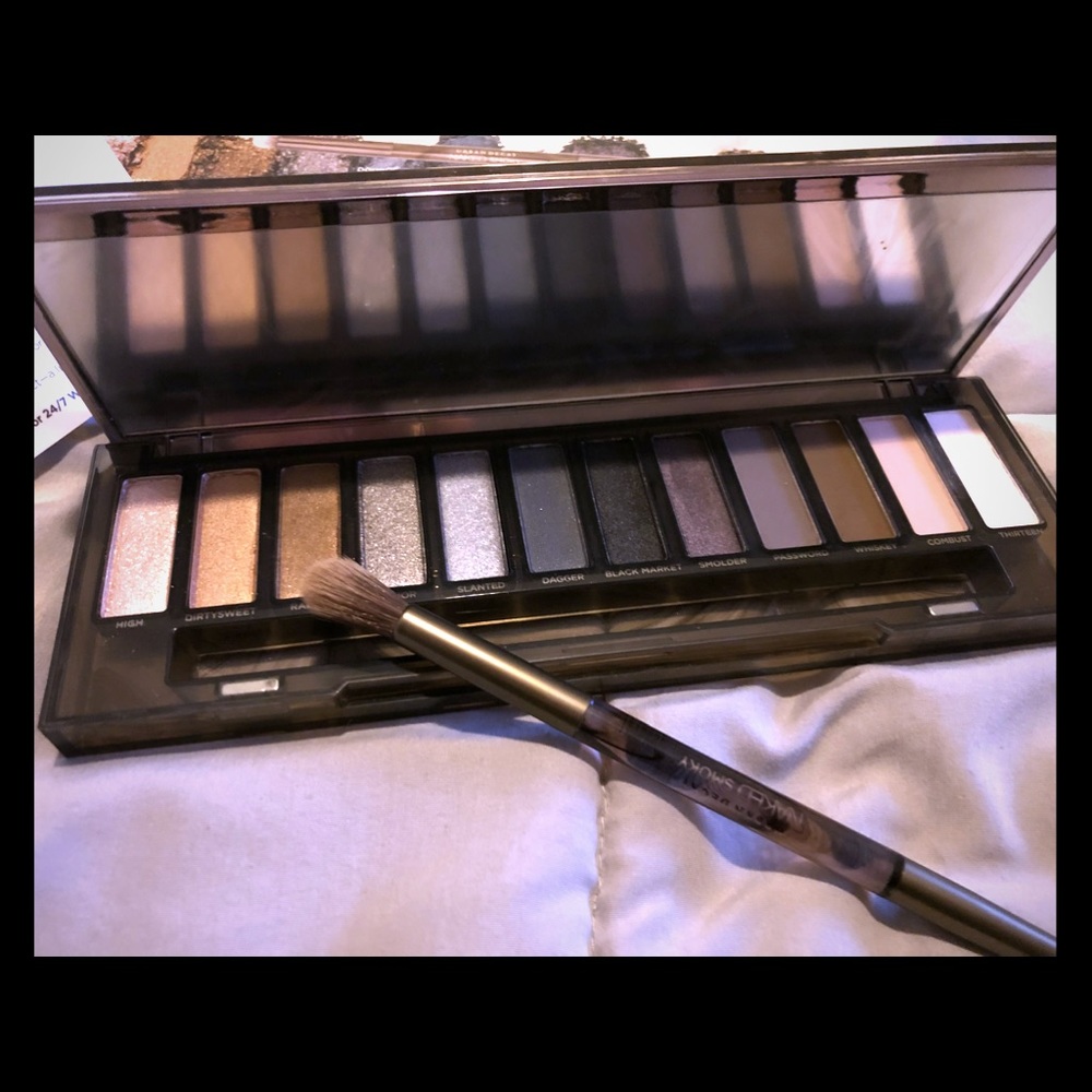 Urban Decay Naked Smoky Palette